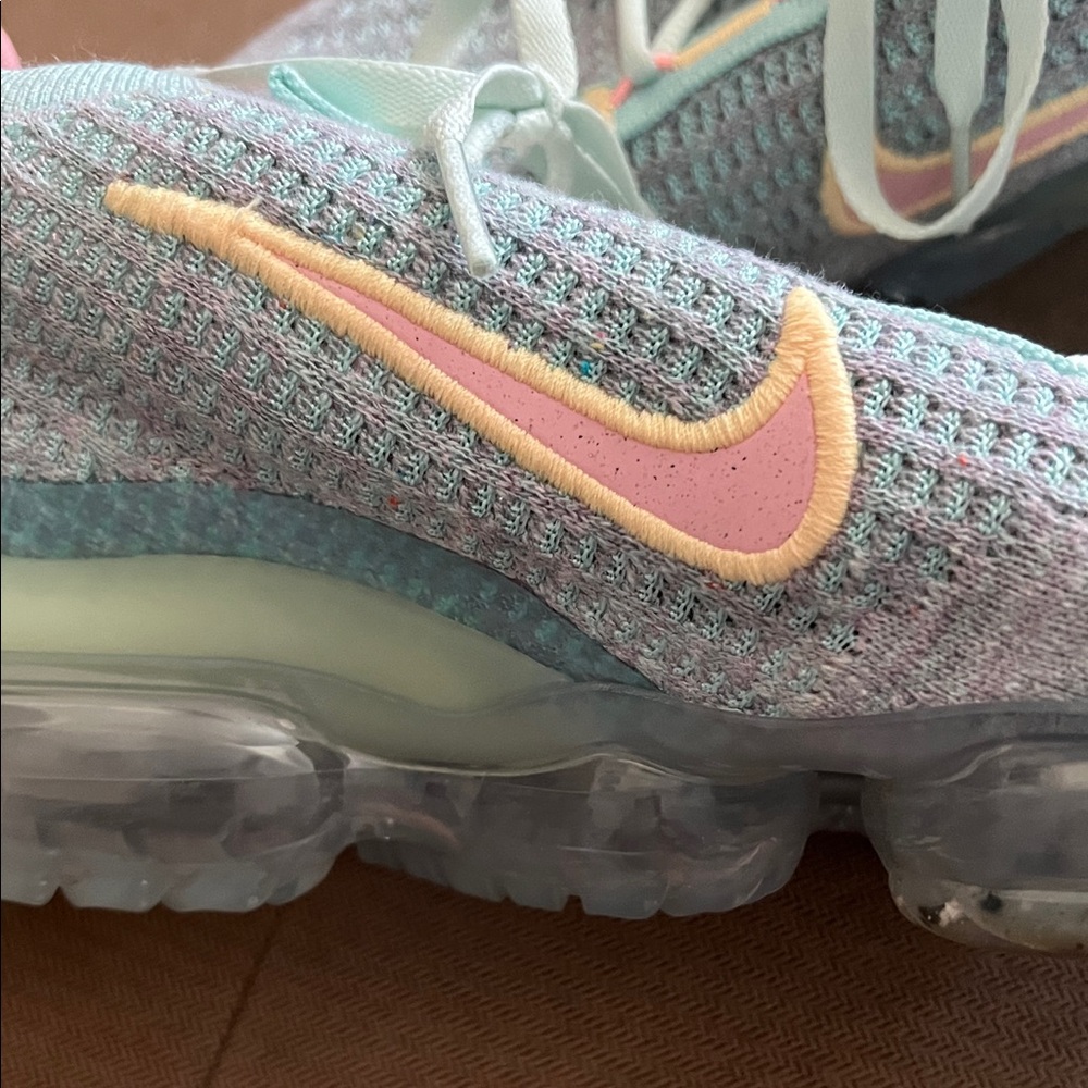 Nike VaporMax Flyknit Teal and Peach Athletic Shoes- like new! - Picture 2 of 6